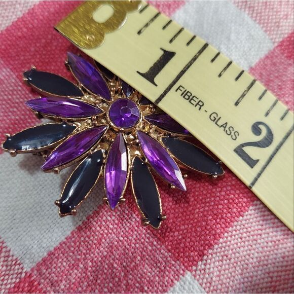 Vintage Brooch Gold Tone Faceted Purple Plastic Stones - Picture 3 of 4